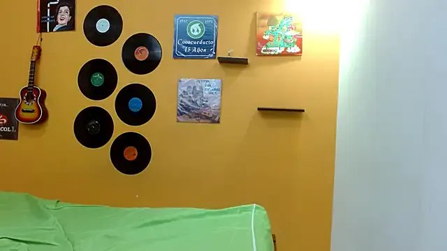 evaleribigtits18 on StripChat