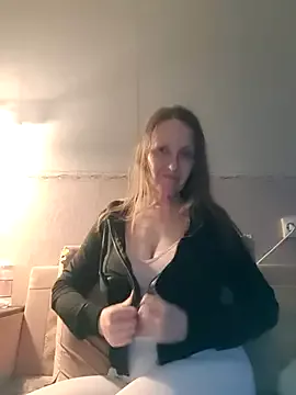 Evelina_cute on StripChat 