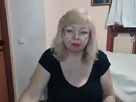 EvelynLoveShy on StripChat