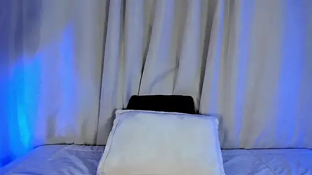 EviePhoenix on StripChat