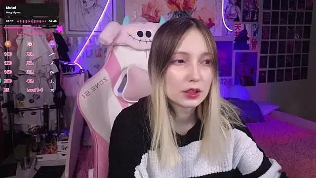 Offline evierosen on StripChat