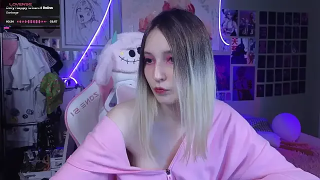 Offline evierosen on StripChat