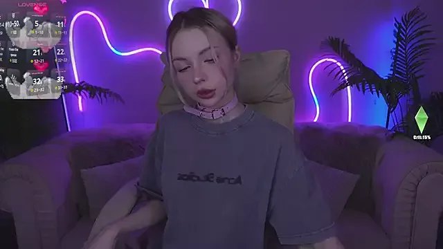 EviStar on StripChat