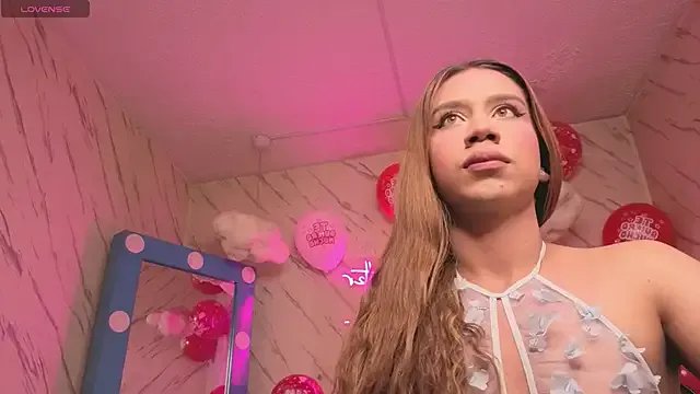 Evy_Luxx_v on StripChat