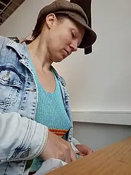 Offline Exhibitionsplit on StripChat