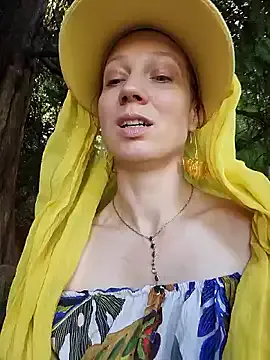 Offline Exhibitionsplit on StripChat