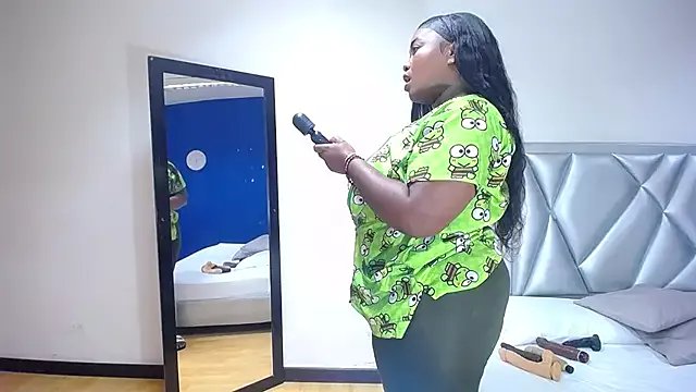 exotic_karmella on StripChat