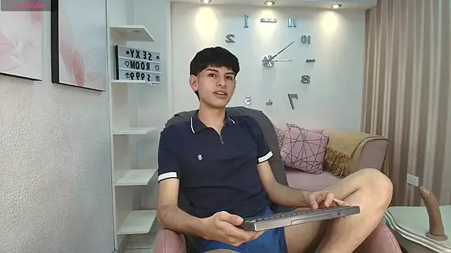 Offline Ezra_Storm on StripChat