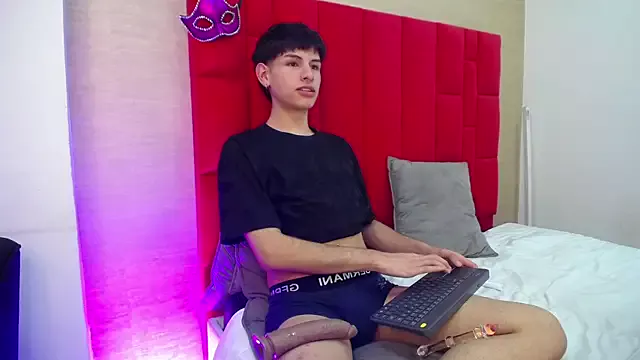 Offline Ezra_Storm on StripChat