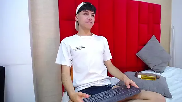 Offline Ezra_Storm on StripChat