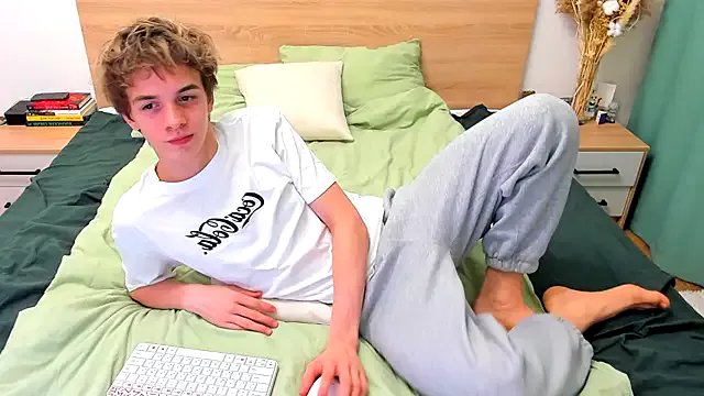 Fandi_777 on StripChat