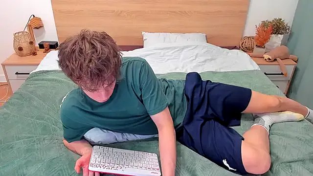 Fandi_777 on StripChat