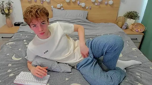 Fandi_777 on StripChat