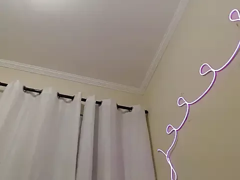 Offline Fanehot44 on StripChat