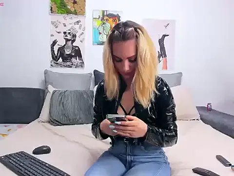 FindomGoddess1 on StripChat