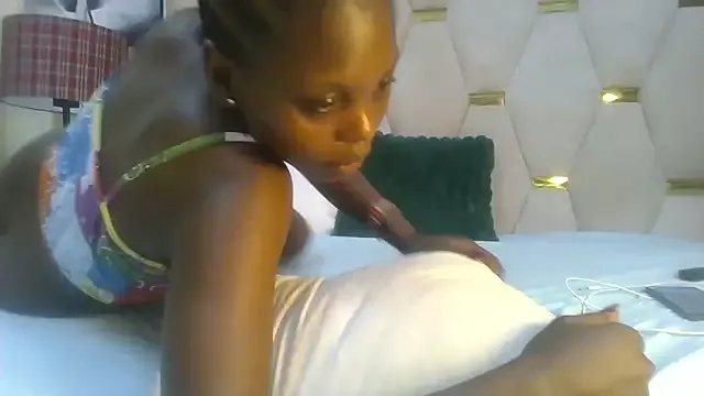 Fine_assie on StripChat