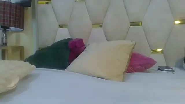 Fine_assie on StripChat