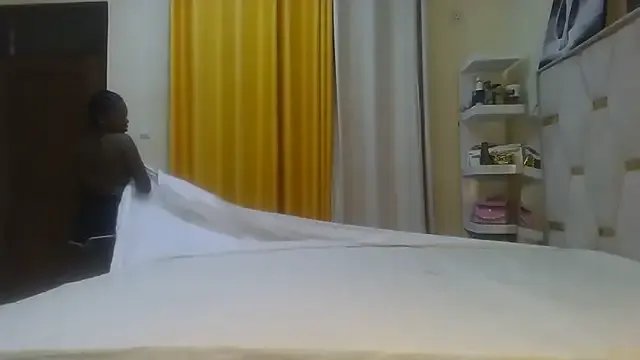 Fine_assie on StripChat