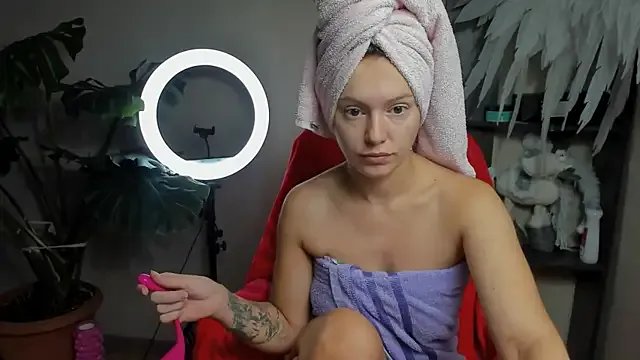 foxy_blond on StripChat