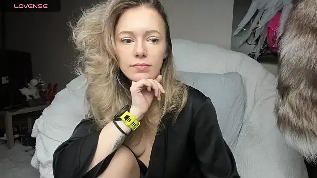 foxy_blond on StripChat