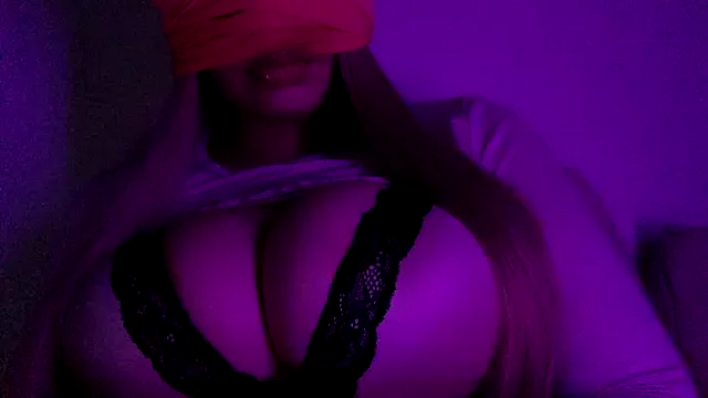 Offline FoxyLexi05 on StripChat