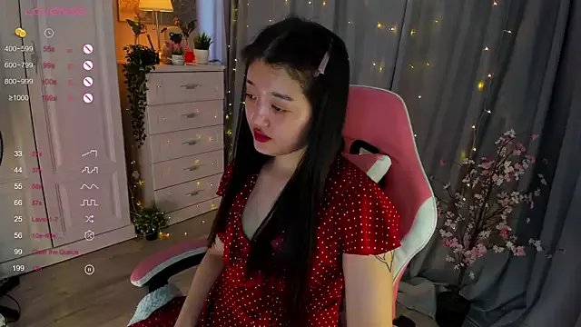 FreyaRaya on StripChat