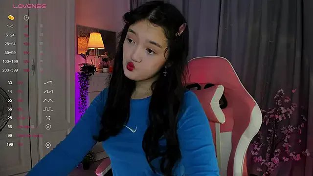 FreyaRaya on StripChat