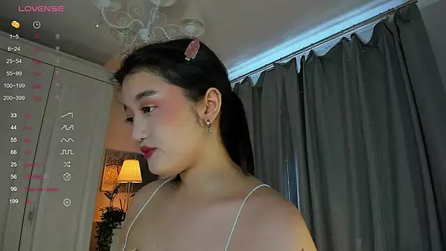 FreyaRaya on StripChat