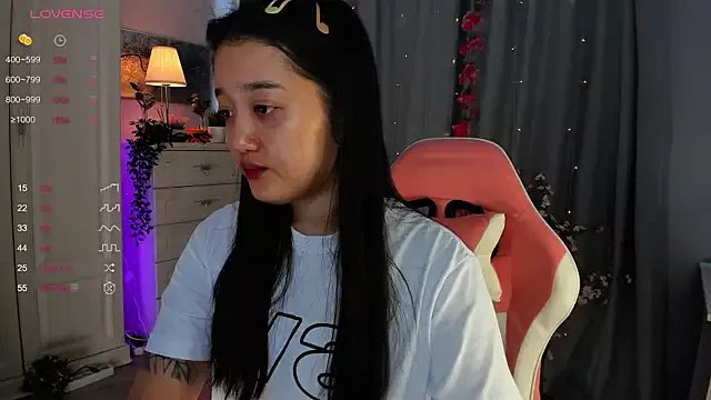 FreyaRaya on StripChat