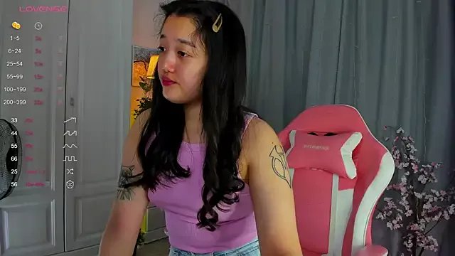 FreyaRaya on StripChat