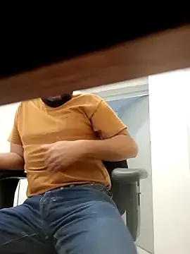 Offline friendsloversex on StripChat