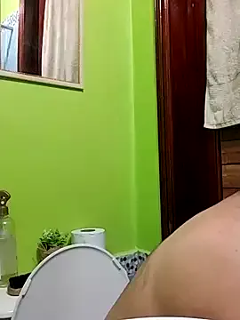 Offline friendsloversex on StripChat