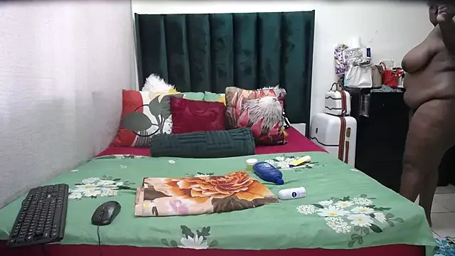 GaggingQueenxx on StripChat