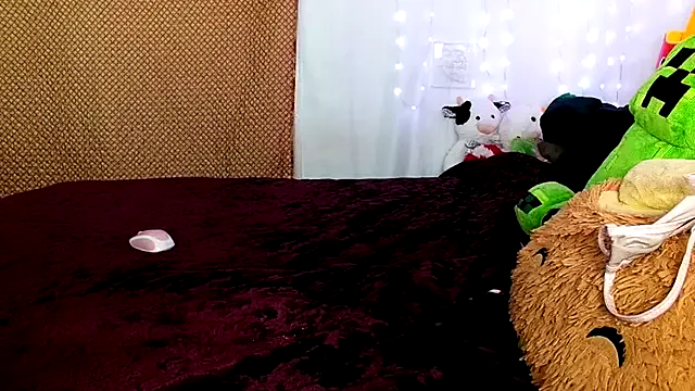 Offline GamerGirlRoxyAndLee on StripChat