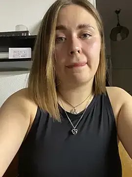 gi_grahams on StripChat