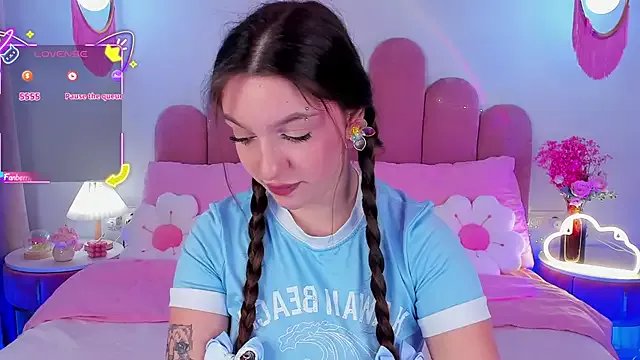 GiaCale on StripChat