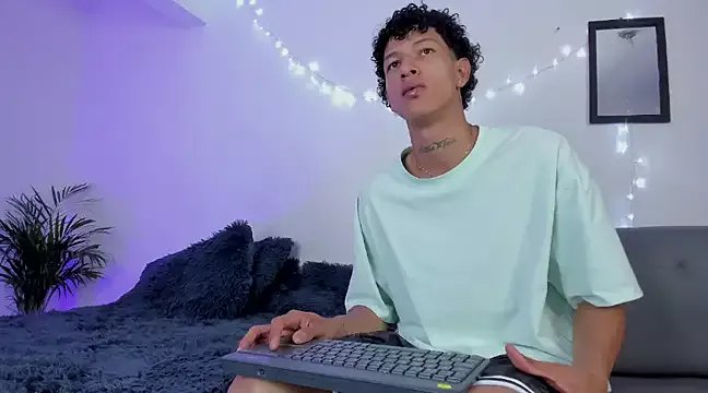 Giraldo_cns on StripChat