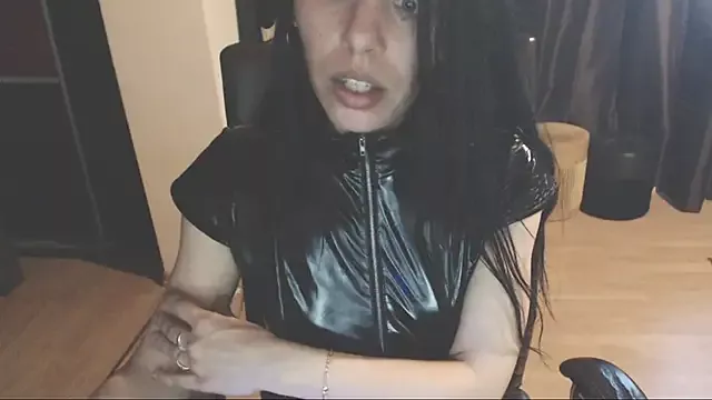 Offline GoldenSasha on StripChat