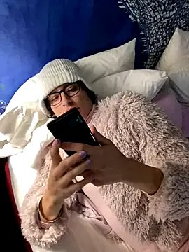 gurlnips on StripChat