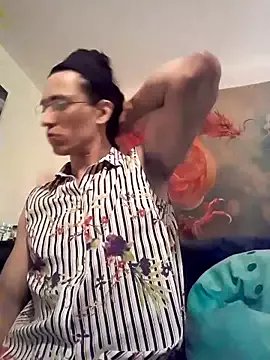 gurlnips on StripChat