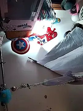 gurlnips on StripChat