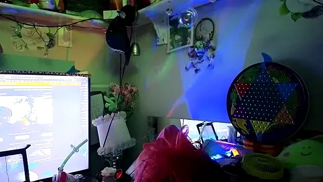 gurlnips on StripChat