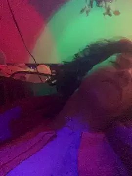 gurlnips on StripChat