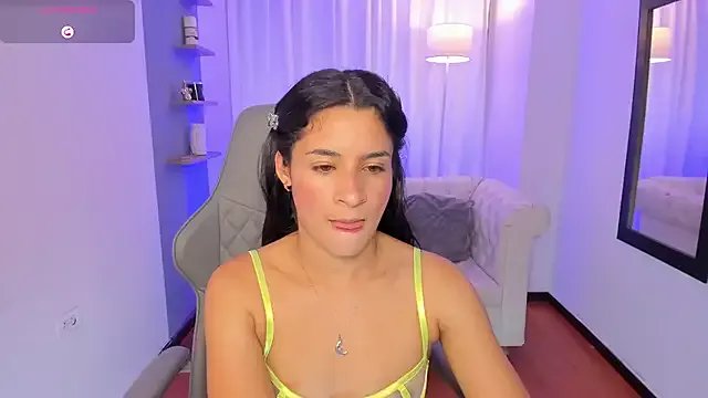 hanna_mils on StripChat