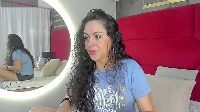 hanny_milf on StripChat