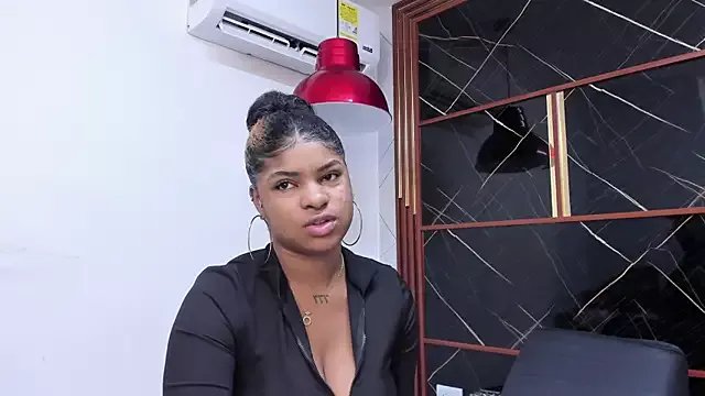 HannyThompson on StripChat