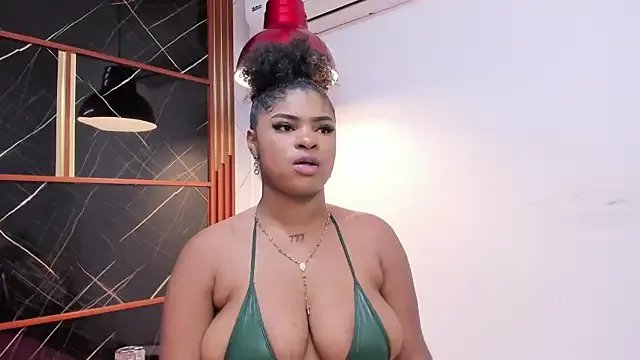 HannyThompson on StripChat