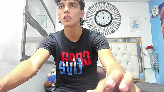 Freechat heiker_ on StripChat