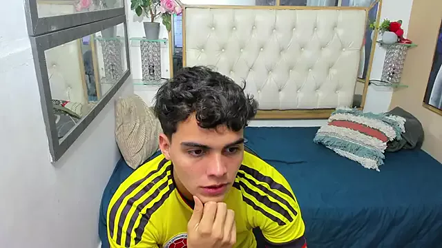 Freechat heiker_ on StripChat