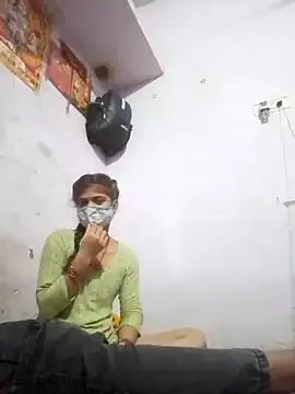 hiddennisha on StripChat